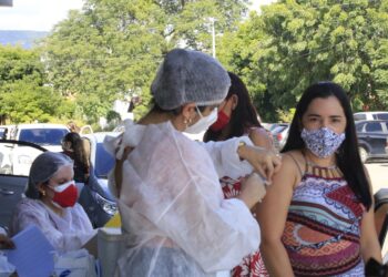 Anvisa libera importação excepcional e uso controlado da vacina Sputnik V no Ceará