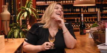 A nova colunista da VemTambém, Karime Loureiro, ensina como degustar um bom vinho