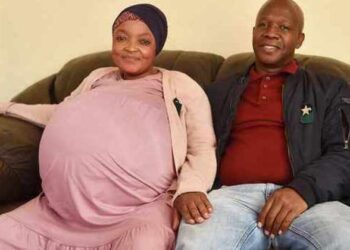 Mulher dá a luz à 10 bebês e quebra recorde