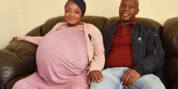 Mulher dá a luz à 10 bebês e quebra recorde