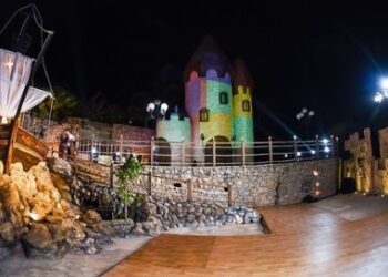 Novas ordens no Reino do Nunca: restaurante funciona em novo horário