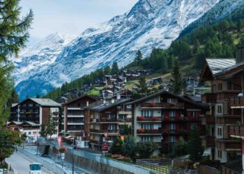 Suíça reabre fronteiras para brasileiros vacinados