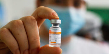 Uso emergencial da CoronaVac é aprovado pela OMS; vacinados poderão entrar na UE quando fronteiras forem reabertas