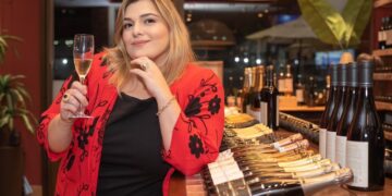 Há uma maneira certa de segurar a taça de vinho ou é mito?