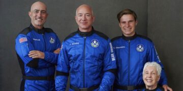 Foguete privativo decola pela primeira vez com tripulação civil e sem piloto