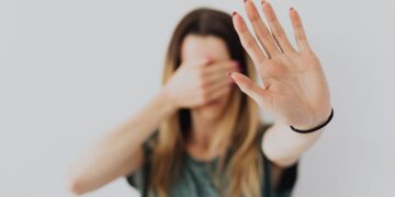 Saiba como denunciar abuso contra a mulher