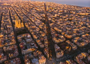 Espanha reabre fronteiras  para brasileiros vacinados