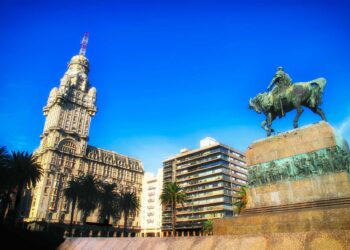 Uruguai reabrirá fronteiras para brasileiros vacinados