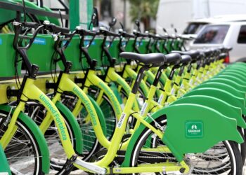 Quatro milhões de viagens foram realizadas com o Bicicletar; prefeitura de Fortaleza celebra com doação de bikes