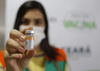 Lotes com 345 mil doses de vacinas contra a Covid-19 chegam ao Ceará