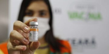 Lotes com 345 mil doses de vacinas contra a Covid-19 chegam ao Ceará