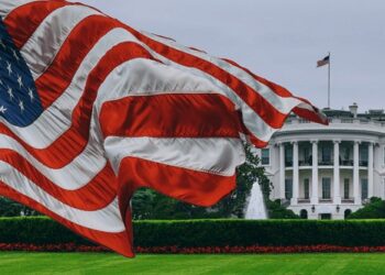 EUA vão suspender restrições de entrada para estrangeiros vacinados a partir de novembro