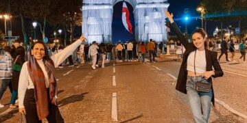 Cearenses em Paris – Samara Fernandes encontra a blogueira Georrane Freitas