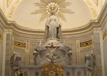 Aparição de Nossa Senhora na Capela da Medalha Milagrosa