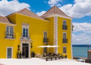 Já Pensou em se hospedar em um palácio do Sec. XV? No Vila Galé Collection Palácio dos Arcos é possível