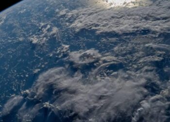 “Turistas espaciais” publicam fotos da Terra em viagem espacial