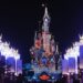 Em uma noite, Magic Kingdom ganha decoração para o Natal; assista