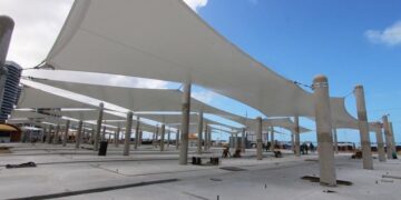 Feirinha da Beira-Mar começa a ser montada com novo formato