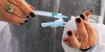 Grécia multará idosos que não se vacinarem