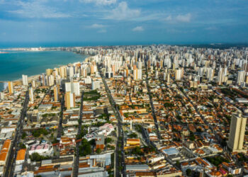 Turismo retoma com força e Fortaleza lidera ranking de destinos mais procurados em 2021
