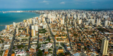Turismo retoma com força e Fortaleza lidera ranking de destinos mais procurados em 2021