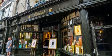 Já ouviu falar na Hatchards? Ela é apenas a livraria mais antiga da capital inglesa!