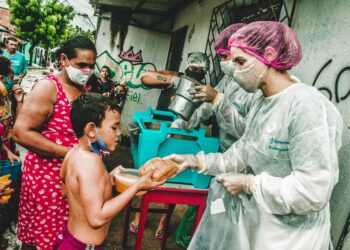 Cookie Mania doa uma tonelada de alimentos para projeto Prato Cheio