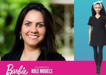 Professora que trabalha com educação inclusiva vira boneca Barbie