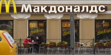 Mcdonald’s, Coca-cola e Starbucks suspendem operações na Russia