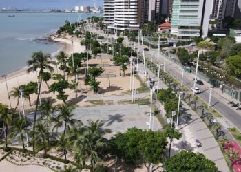 Fortaleza apresenta linhas de ônibus para visitar pontos turísticos durante as férias