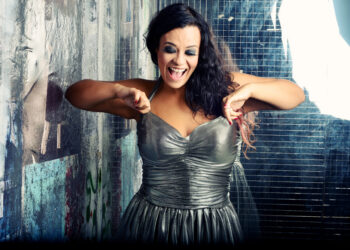 “Férias em Fortaleza” abre programação com show gratuito de Tulipa Ruiz neste sábado