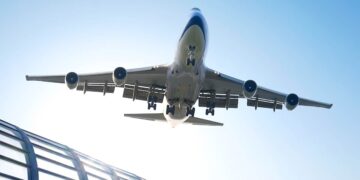 Preço de passagens internacionais tem queda depois de julho