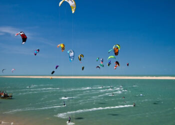 Conheça 5 praias para praticar kitesurf no Ceará