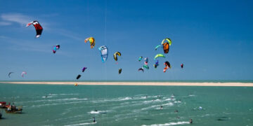 Conheça 5 praias para praticar kitesurf no Ceará
