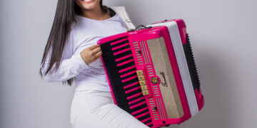 Karollzinha Sanfoneira é a atração do Projeto Pôr do Sol Fortaleza deste domingo