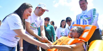 Praia Acessível é inaugurada na praia de Paracuru