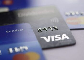 Redução do IOF para comprar no exterior entra em vigor