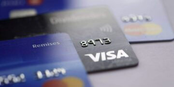 Redução do IOF para comprar no exterior entra em vigor