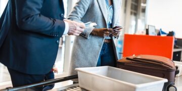 Aeroporto de Londres elimina obrigatoriedade de retirar computador e líquidos da bagagem de mão