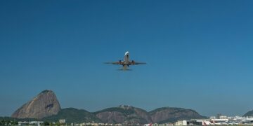 Transporte aéreo de carga e oferta doméstica superam índices pré-pandemia