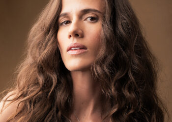 Ana Canãs realiza sessão extra de show em homenagem a Belchior