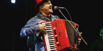 Projeto Pôr do Sol Fortaleza deste domingo recebe edição especial em alusão ao Outubro Rosa