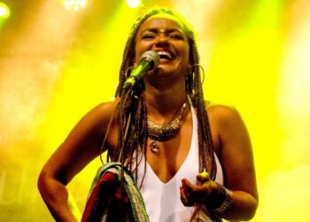 Projeto Pôr do Sol Fortaleza deste domingo recebe Lorena Lyse