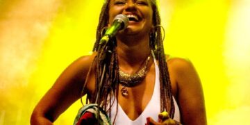 Projeto Pôr do Sol Fortaleza deste domingo recebe Lorena Lyse