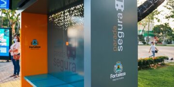 Parada Segura: Fortaleza ganha paradas de ônibus com videomonitoramento, internet e carregamento para celular