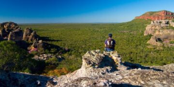 Opções por viagens solo devem aumentar em até 35% até 2030, aponta estudo