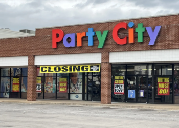 Loja Party City, nos Estados Unidos, anuncia fechamento e oferece descontos de até 75%